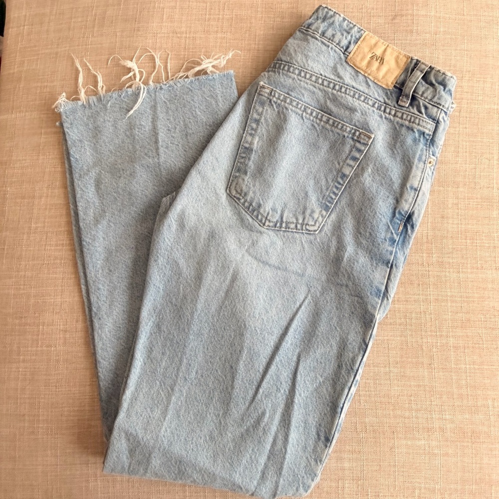 Zara Frayed Hem Light Blue Straight Jeans